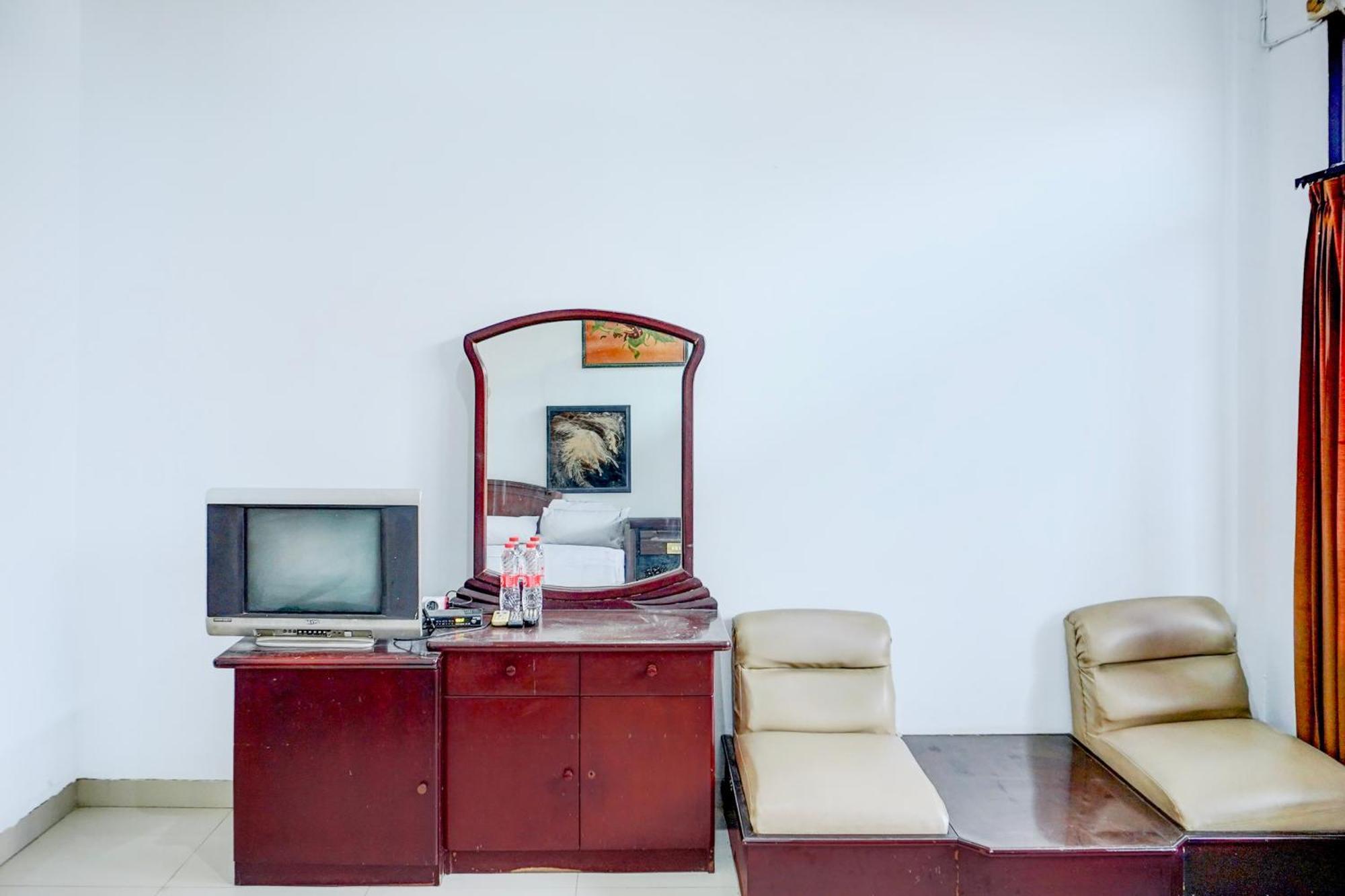 Hotel Collection O Near Pasar Batik Setono Formerly Jayadipa