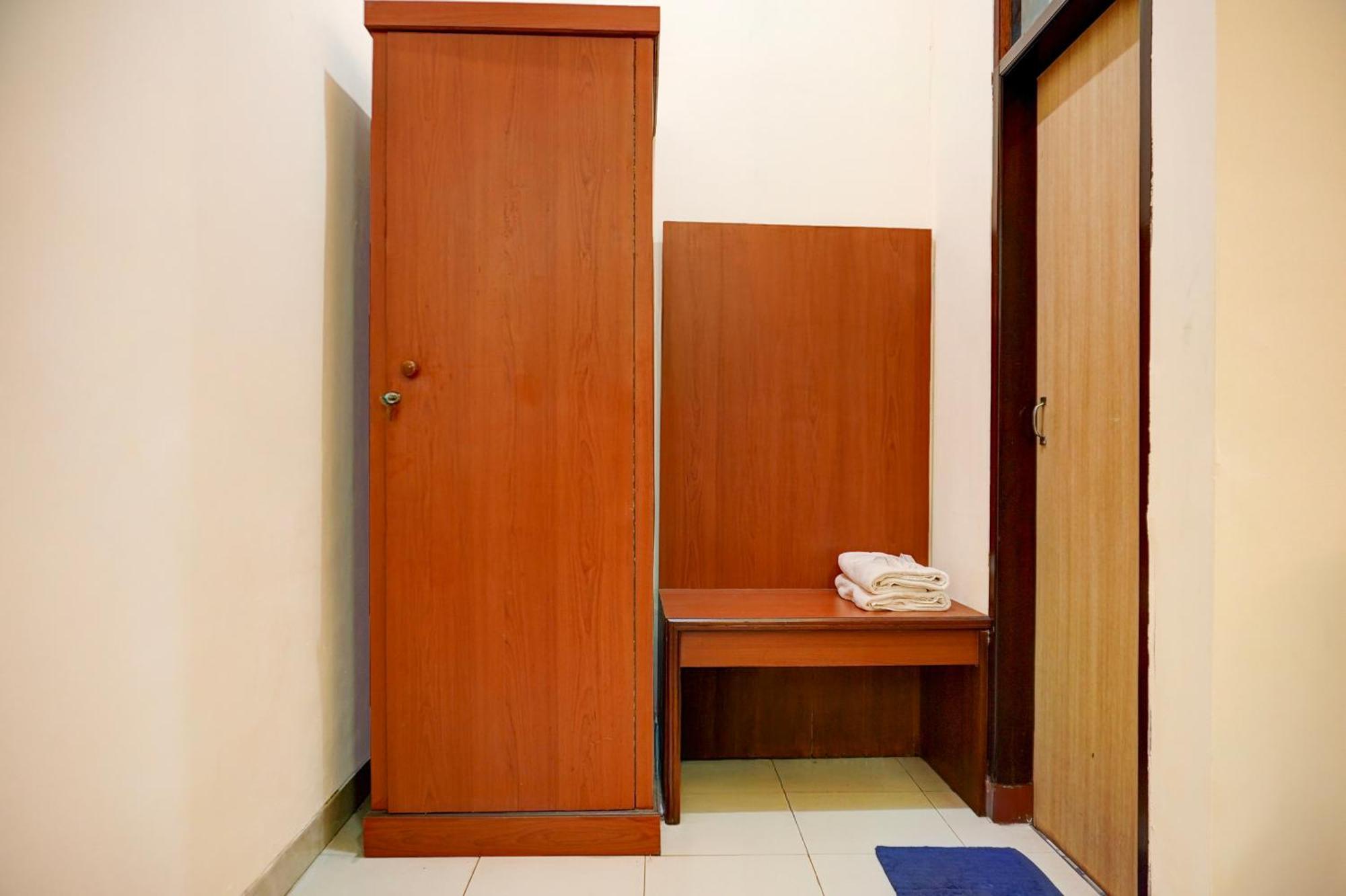 Hotel Collection O Near Pasar Batik Setono Formerly Jayadipa Pekalongan