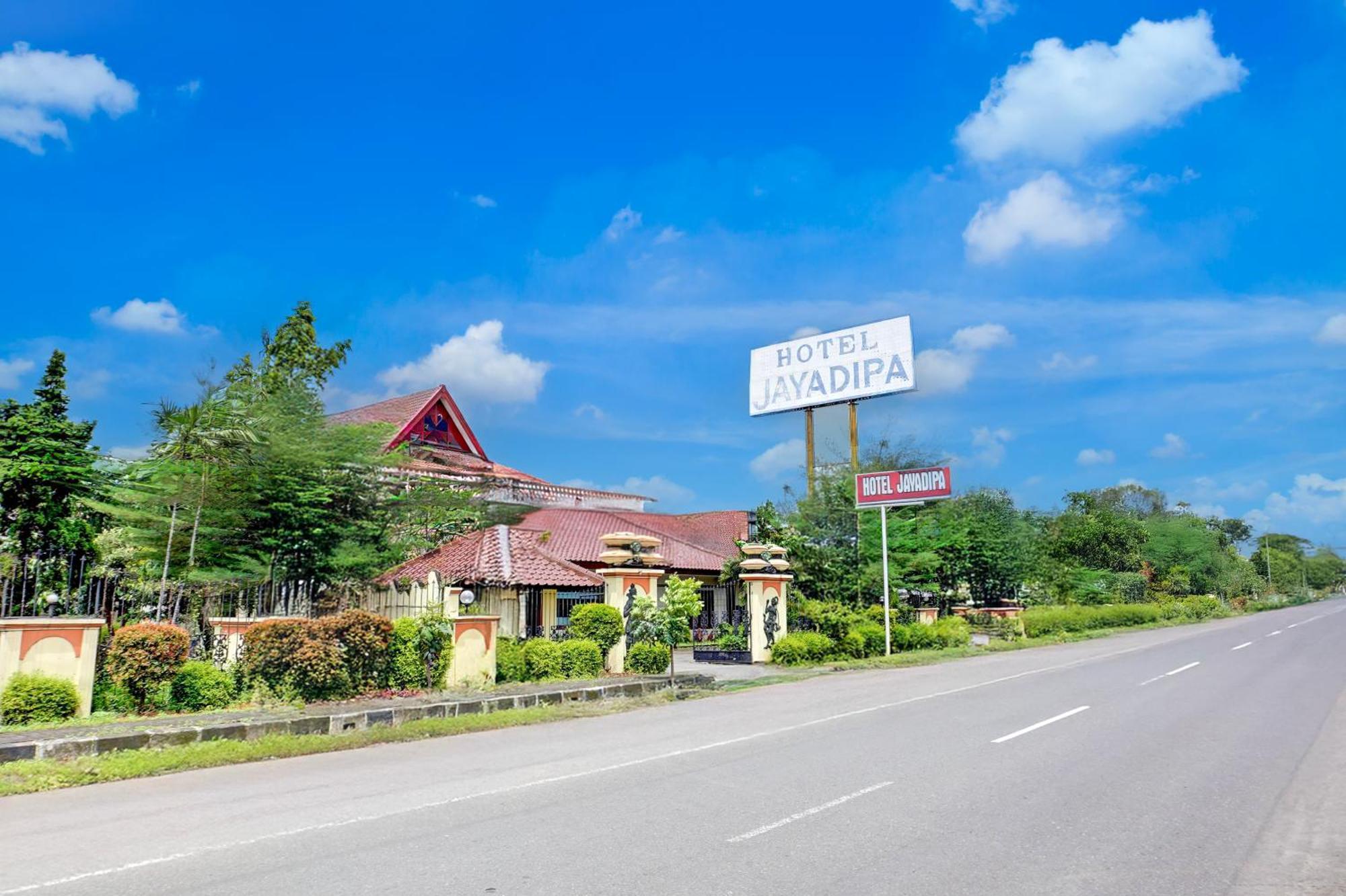 Hotel Collection O Near Pasar Batik Setono Formerly Jayadipa 2*