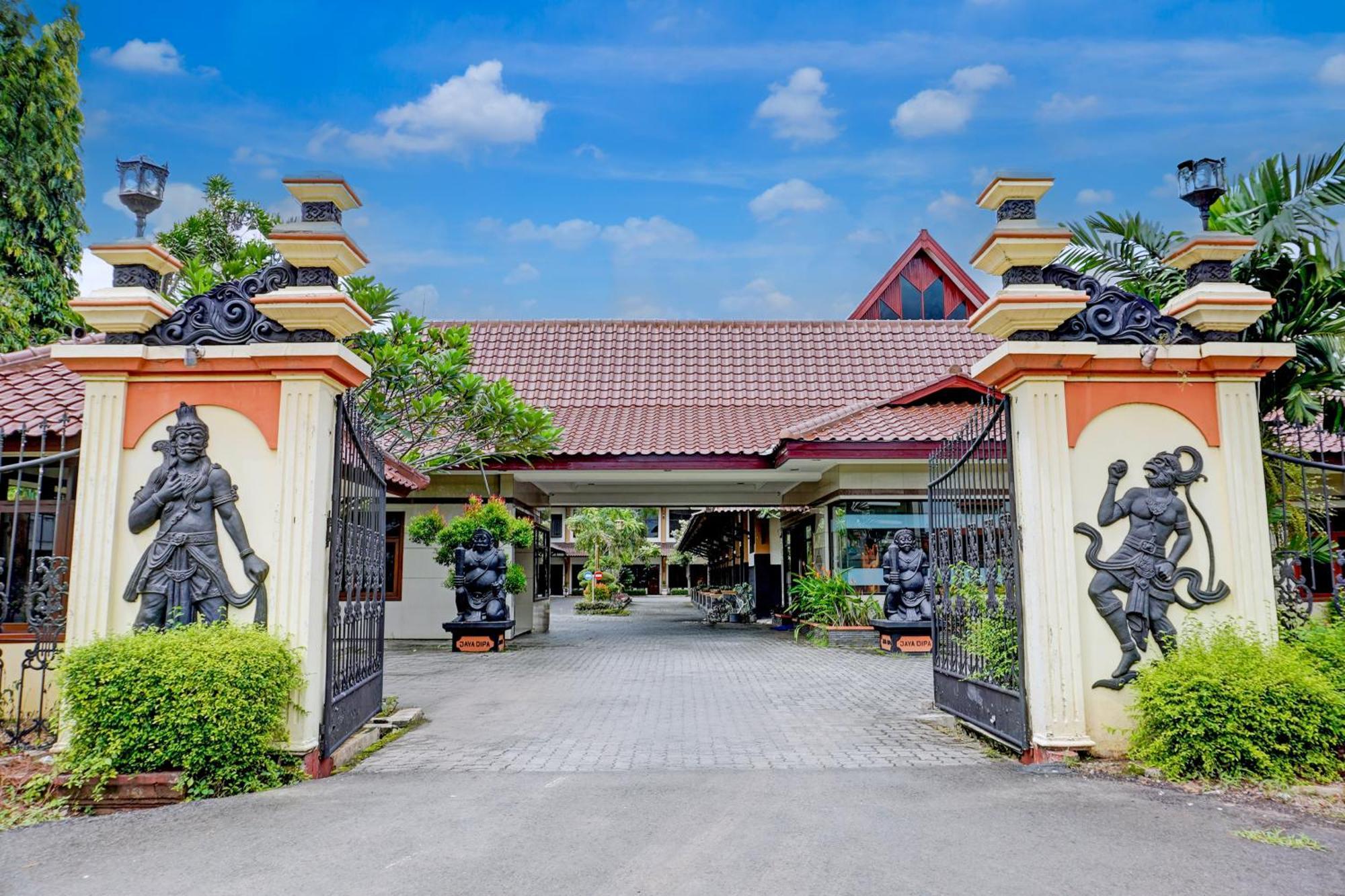 Collection O Near Pasar Batik Setono Formerly Jayadipa Hotel 2*
